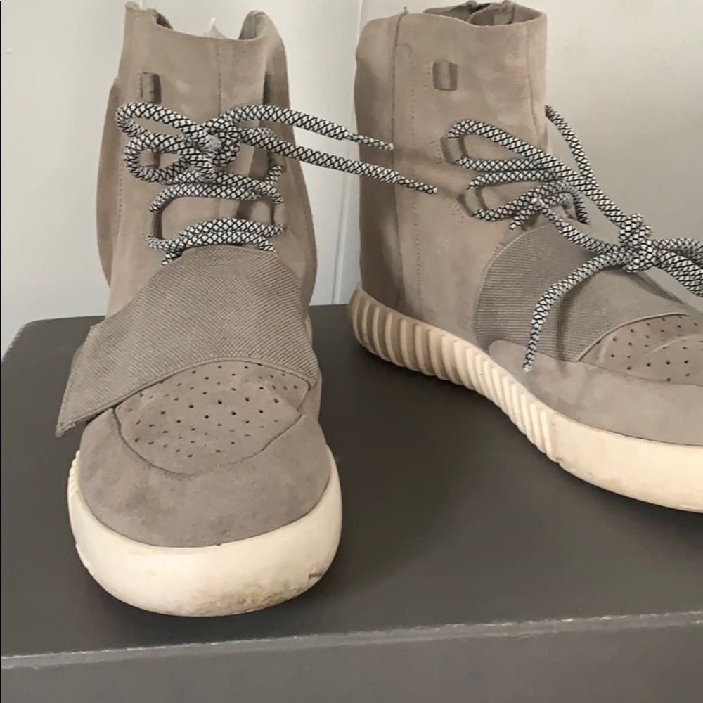 Yeezy 750 OG UA
